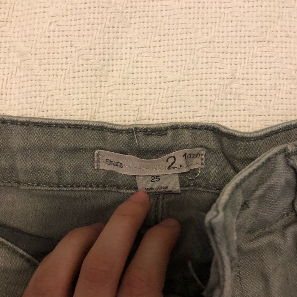 Shorts - Picture 3 of 3